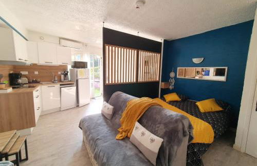 Le Mas Synaé- Joli studio classé 3étoiles avec terrasse et piscine - Foto 6