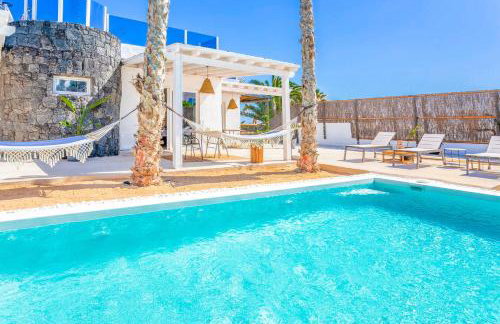 Boutique Beach Villa by Lanzarote Retreats - Private Pool - 1 min walk to Sea Pool - Photo 6