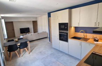 SUPERBE APPARTEMENT porte de la Cité Médiévale à SOMMIERES entièrement rénové très bien équipé 6 pers balcon clim parking privé devant - Foto 5