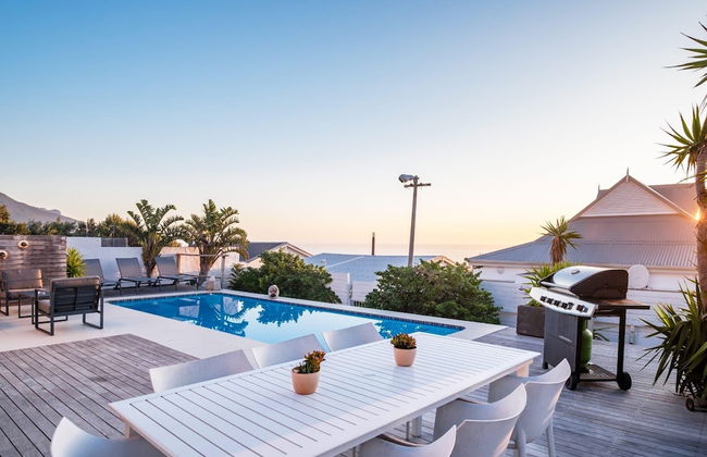 Stylish Holiday Home With Private Pool Ocean Views Jumeirah Blue - Photo 51