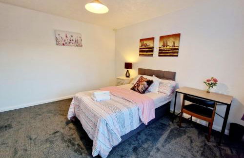Chimes-Company & Family Stay, 2 Bedroom House with On Street free parking - Foto 6