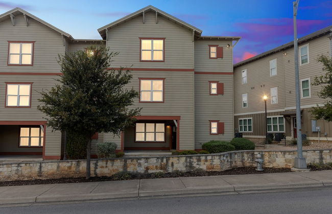 Texas State Sanctuary With Massive Pool Oasis - Foto 29