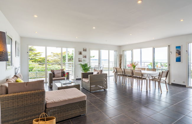 3 bedroom House in Plonévez-Porzay with garden and terrace - Photo 4