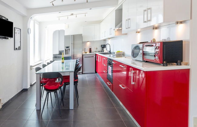 Spacious Villa With Tennis - Photo 14