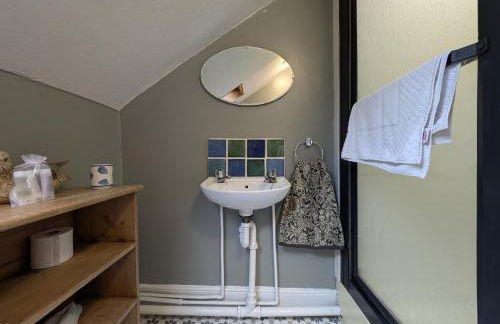 Charming 3 Bedroom Home in Jesmond - Pass the Keys - Photo 31