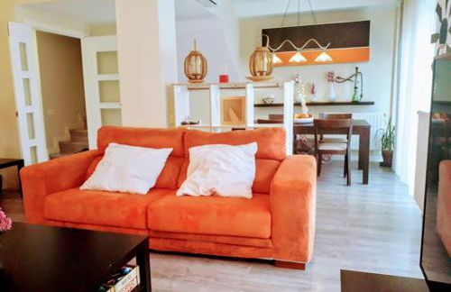 Chalet Familiar Jardín a 15 min centro y Warner - Foto 20