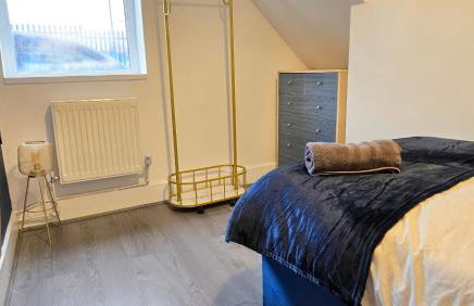 Spacious Entire House with Free Parking Perfect for Relocators Contractors and Long Term Stays - Photo 16