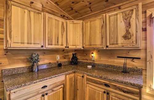 Lovely Log Cabin and Bunkhouse with Views and Yard! - Foto 28