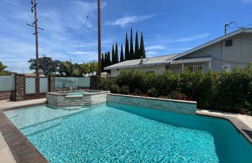 Beautiful Remodel 3 Bedroom 2 bathroom Home with Pool & Jacuzzi - Foto 14