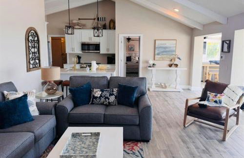 Gorgeous vacation home on the water with heated pool and sand! - Foto 10