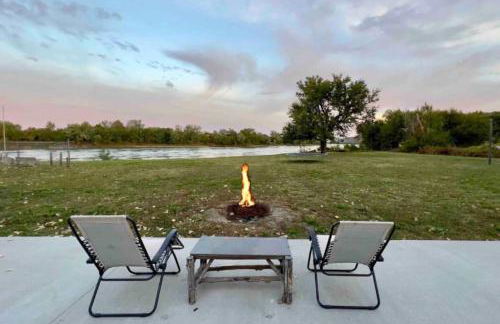 Riverfront Studio Cabin with Amazing View and Huge Yard - Foto 8