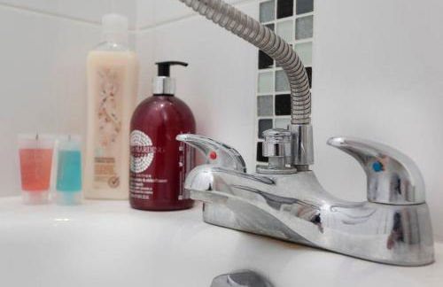 Lace Market Apartments - City Centre - 4 Beds Apartment with 2 Bathrooms and full Kitchen in George Street - close to Victoria Centre Shopping Centre - Parking for Cars & Vans from Five Pounds a Day - Sunday 1pm Check-out - Foto 60