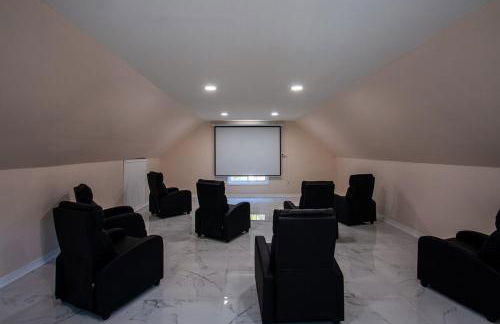 Huge Pocono Dreamhouse 4 bedrooms 12 guests - Foto 13