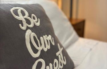 Cozy Sunfilled House with Deck Patio Garden - Foto 16