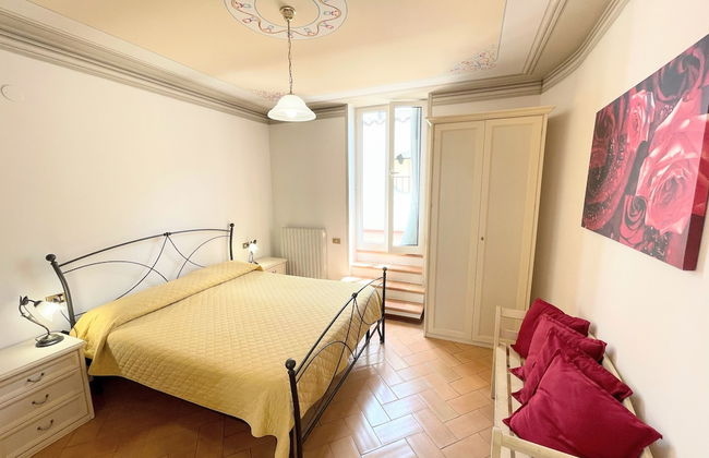 Central Spoleto Apartment With Large Sunny Terrace With Views - Photo 10