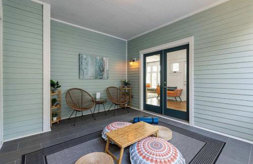 Tranquil East Nashville Zen Retreat with 2 Patios, Garage Parking, Yoga Mats Included, Covered Patio and Deck, Walk to Five Points Dining & Bars, Board Games, 10 Min to Broadway, 24 Hr Hospitality - Foto 9