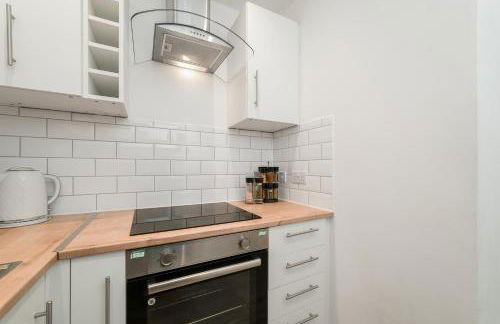 4 Beds - City Gateway Getaway with Free Parking - Foto 8