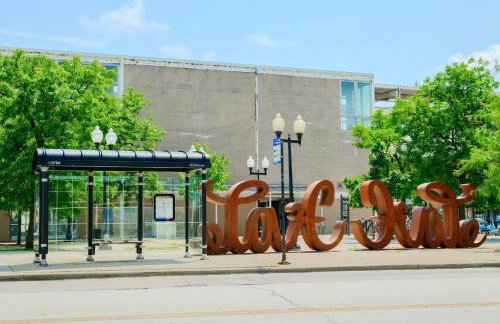 Northside FAMLYNEST Lincoln Sq 4BR 2BA 2P Rare find - Photo 48