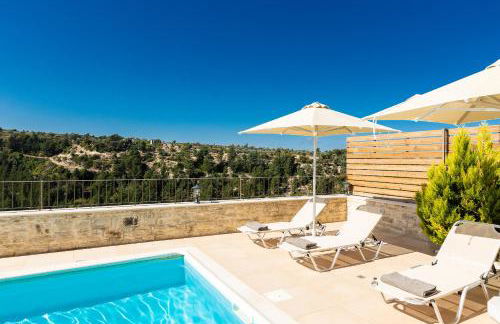 Ilys Home, a Country-chic Retreat with Pool & BBQ, By ThinkVilla - Photo 3