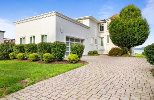 Piermont Waterfront Villa with Hot Tub - Photo 48