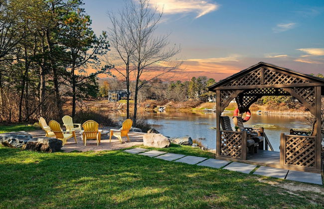 Deer Haven Cabin by Avantstay Waterfront Dock Firepit - Photo 52