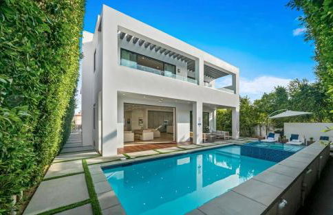 Luxurious Retreat - Modern House with Pool - Photo 33