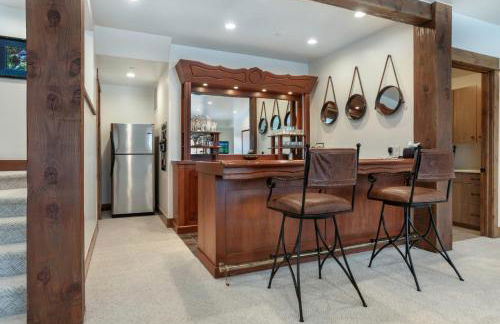 Private Hot Tub, Theater Room, Valet Parking and Ski & Boot Storage at Ritz Carlton - Foto 36