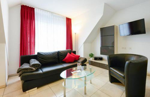 7SCHWABEN - 7 vollausgestattete Wohnungen unter einem Dach mitten in Bad Urach - Küche - Bad - WLAN - Waschmaschine - kostenloses Parken - E-Bike-Garage mit Ladestation - Altstadt, Bus, Bahn, E-Ladestation unter 5 Min - barrierefrei - rollstuhlgerecht - Foto 40