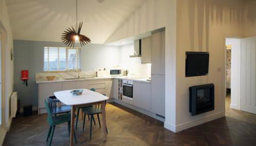 Woodpecker Lodge - Brook Meadow - sleeps 4 plus 2 - no pets - Foto 4