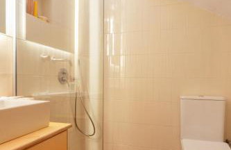 VYTINA LOFTS - Cozy 2-Level Loft Apartments with Fireplace & Mountain Views - Photo 21