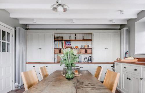 Grade II Listed 17th-Century Rectory in Cornwall - Photo 4