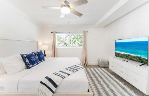 Boca Waterfront Oasis Walk to Beach with Pool, Hot Tub, Gym - Foto 13