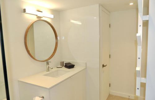 2BR in Heart of SoBe with Parking - Foto 15