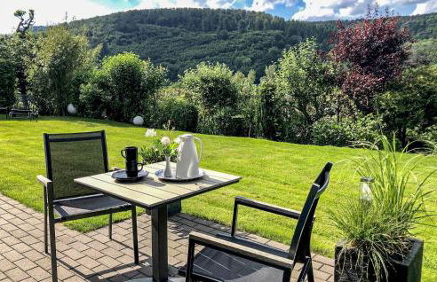 2 Bedroom Cozy Apartment In Bad Pyrmont - Foto 1