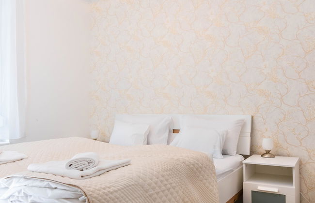 Elisabeth Downtown Apartments by FirstHost - Photo 44