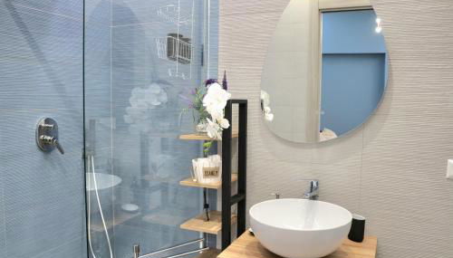 Parthenope Stopover - Photo 4, Shower