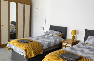 4-6 Guests in centre location with stunning views - Photo 6