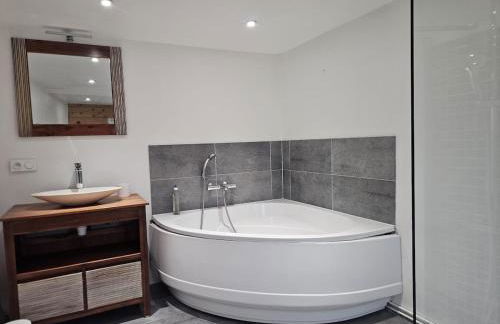 Maison de Village avec Piscine et Terrasse - Foto 30