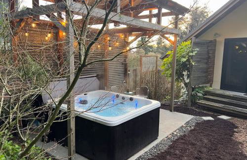 Water Views, Walk to Beach! New Hot Tub! - Foto 64