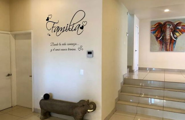 Charming House With Beautiful City View - Foto 16