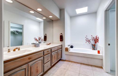 Country Club Home 2 BR, 2 BA and Den about 1 Mi to Golf - Foto 17