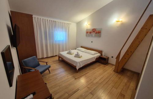 Sunny Garden Villa with Pool - Foto 30