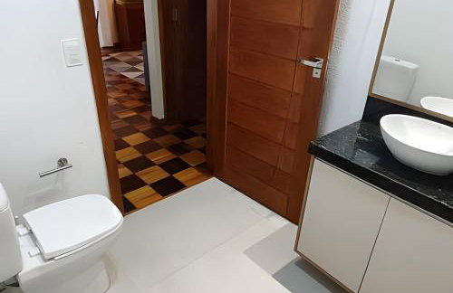 Casa com PiSCiNa, BaNHeiRa e A/C- Centro de Joinville - Foto 28