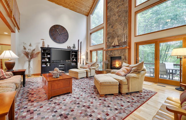 Elk Hollow by Avantstay Lakefront Chalet w Game Room Fire Pit - Photo 1