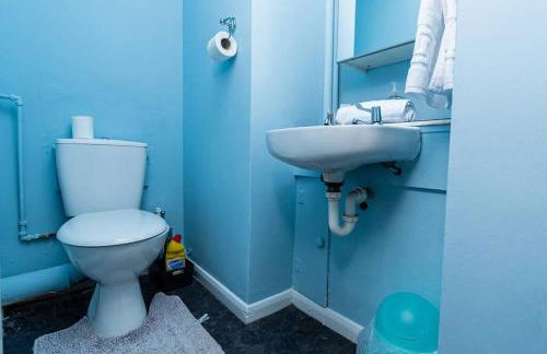 The Wheelhouse, 3 bed sleeps 6, Parking and wi-fi - Foto 9