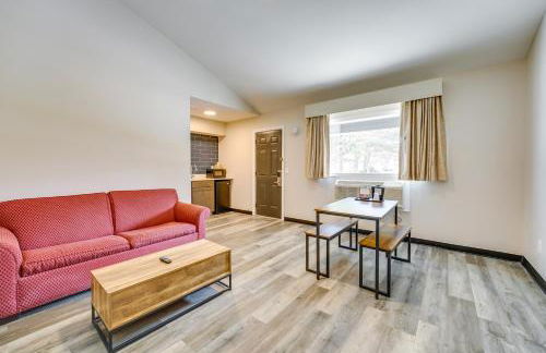 WFH-Friendly Studio Near Lighthouse Beach! - Foto 1