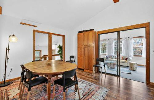 River Access Cabin with Hot Tub, Fire Pit, & WiFi! - Foto 13