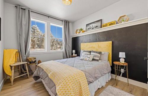 New Mountain Bluebird - walk to lake, golf, and town - game rm - family friendly - sleeps 14 - Photo 20