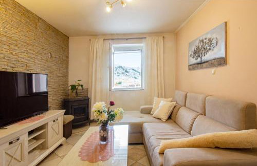 Toncica Sunny terrace with seaview and shaded BBQ area - Foto 12