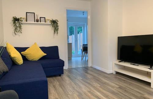 Spacious and central 4-bedroom house with parking - Foto 9